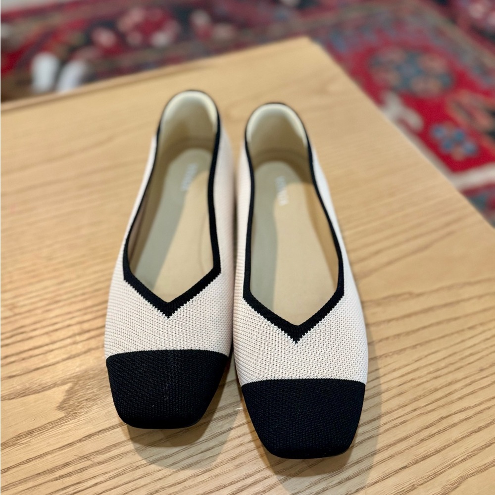 Chic Two-Tone Women's Flats